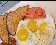 Breakfast from Frady's (Image via Instagram/@fradysonestop)